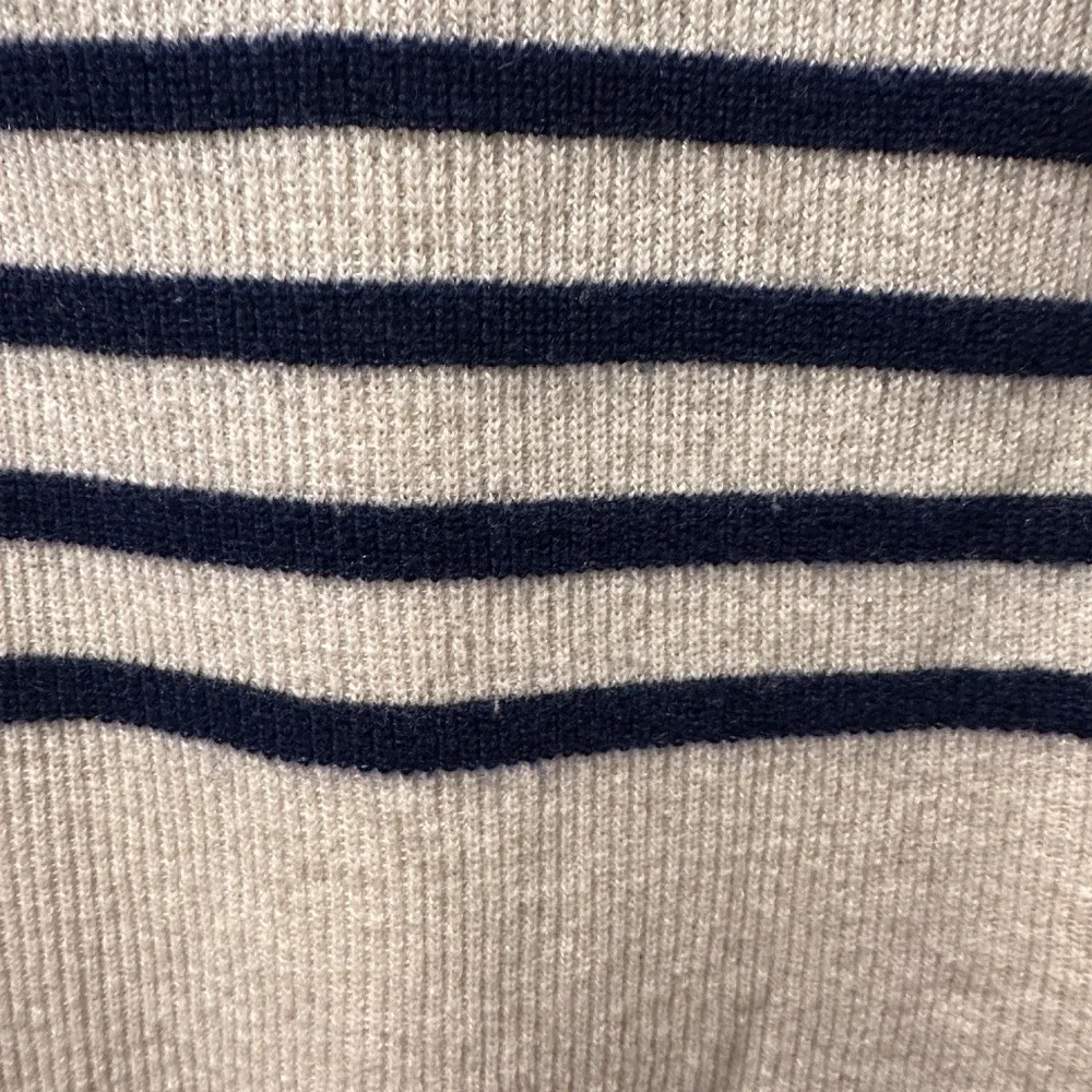 Vineyard Vines Women's Wool and Cashmere Sweater - Picture 3 of 5